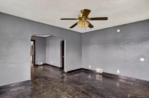 Living - 226 E High, Jackson, MI 49203 photo 2 of 6