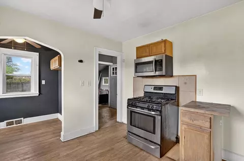 Entry Way - 226 E High, Jackson, MI 49203 photo 1 of 4