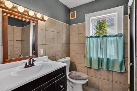 Bath - 226 E High, Jackson, MI 49203 photo 1 of 2