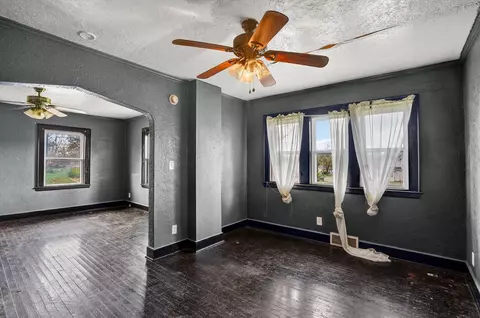 Living - 226 E High, Jackson, MI 49203 photo 4 of 6