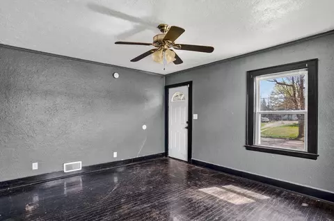 Living - 226 E High, Jackson, MI 49203 photo 3 of 6