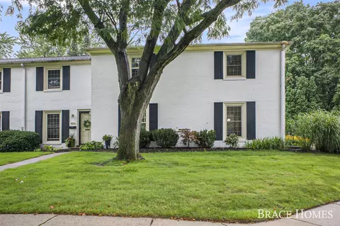 2476 Cranden, Grand Rapids, MI 49506