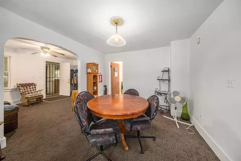 Dining - 911 N Blackstone, Jackson, MI 49202 photo 1 of 1