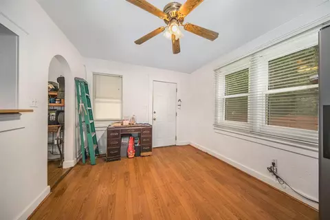 Entry Way - 911 N Blackstone, Jackson, MI 49202 photo 2 of 2