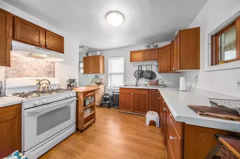 Kitchen - 911 N Blackstone, Jackson, MI 49202 photo 1 of 2