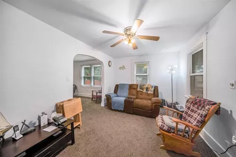 Living - 911 N Blackstone, Jackson, MI 49202 photo 1 of 1