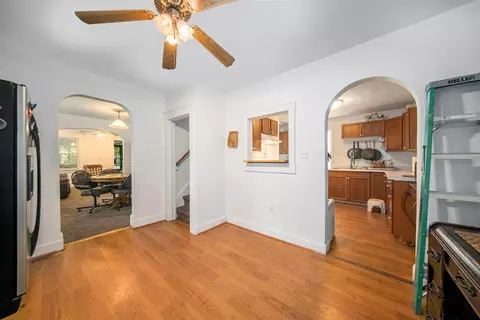 Entry Way - 911 N Blackstone, Jackson, MI 49202 photo 1 of 2