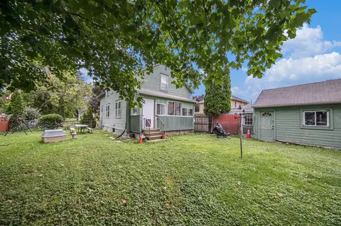 Exterior - 911 N Blackstone, Jackson, MI 49202 photo 6 of 8
