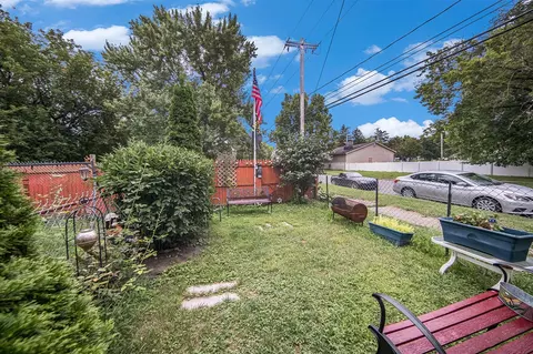 Exterior - 911 N Blackstone, Jackson, MI 49202 photo 4 of 8