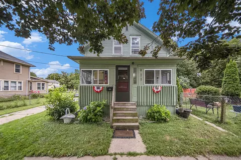 911 N Blackstone, Jackson, MI 49202