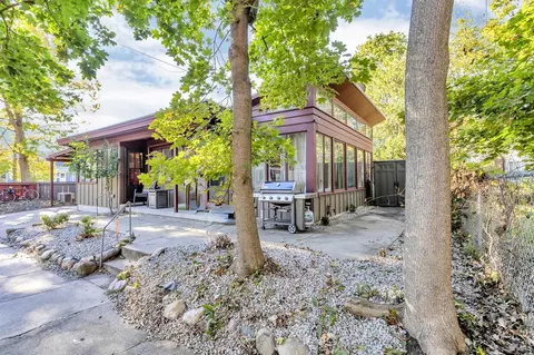 780 Brighton, Jackson, MI 49203