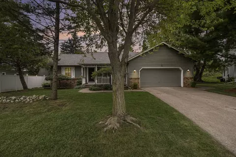 4549 Forest Lk, Grand Rapids, MI 49546