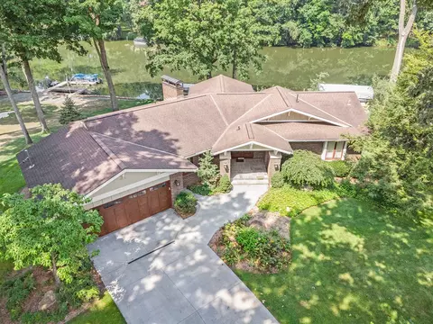 2495 Cascade Spgs, Grand Rapids, MI 49546