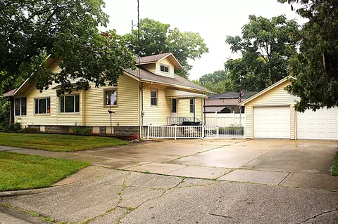 1711 Raymond St, Bay City, MI 48706