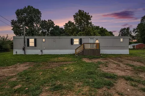 630 W Long Lk, Orleans, MI 48865