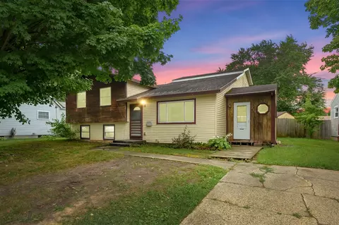 210 Meadowlark St, Middleville, MI 49333