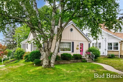 952 Frederick, Grand Rapids, MI 49504