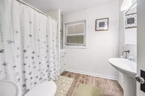 Bath - 764 Douglas, Jackson, MI 49203 photo 1 of 1