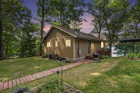 10415 S Lakeside Rdg, Baldwin, MI 49304