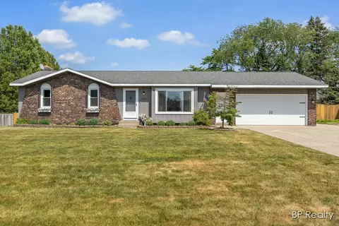7860 Park Ln, Jenison, MI 49428