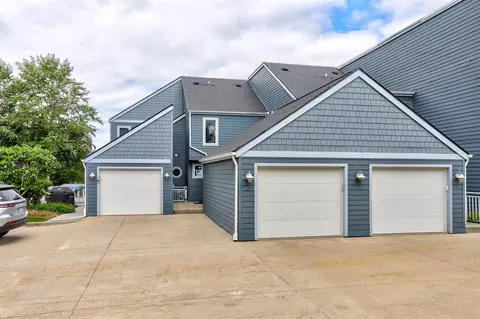 215 North Shr # 2, South Haven, MI 49090