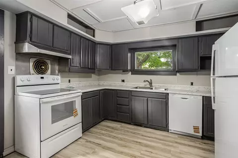 Kitchen - 240 4th, Three Rivers, MI 49093 photo 2 of 3