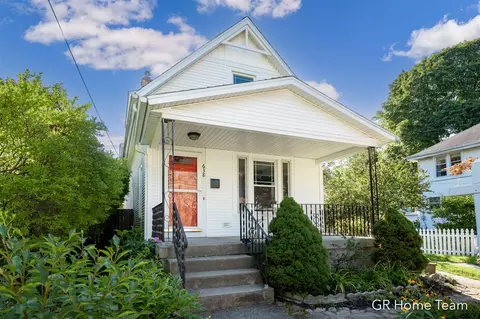 638 Gladstone, East Grand Rapids, MI 49506