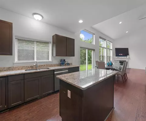 Kitchen - 27003 Celtic, Flat Rock, MI 48134 photo 2 of 5