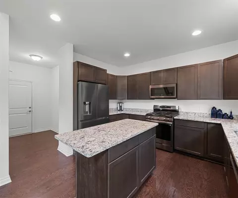 Kitchen - 27003 Celtic, Flat Rock, MI 48134 photo 5 of 5