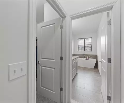 Entry Way - 27003 Celtic, Flat Rock, MI 48134 photo 2 of 4