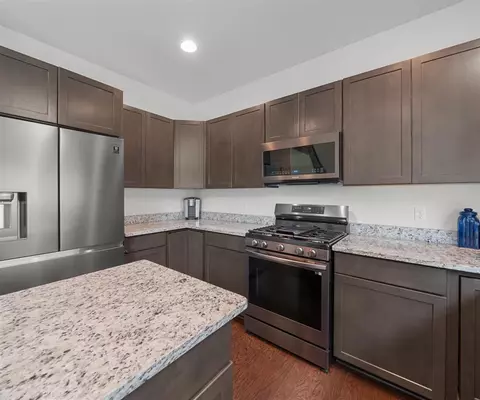 Kitchen - 27003 Celtic, Flat Rock, MI 48134 photo 4 of 5