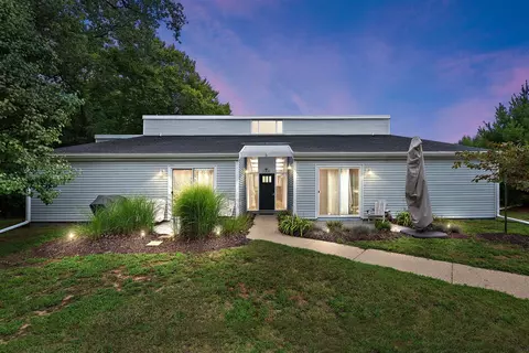 1000 W Buffalo #30, New Buffalo, MI 49117