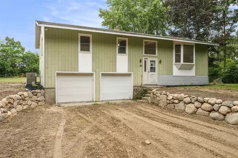 611 2nd St, Plainwell, MI 49080