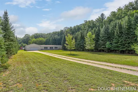 2203 36th, Allegan, MI 49010