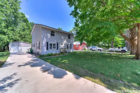 616 E Slocum, Whitehall, MI 49461