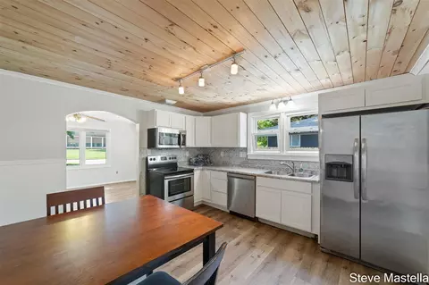 616 E Slocum, Whitehall, MI 49461 photo 4