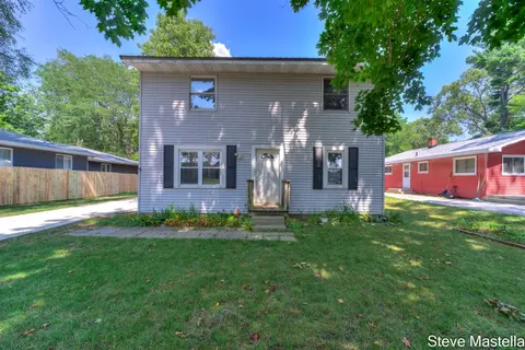 616 E Slocum, Whitehall, MI 49461 photo 2