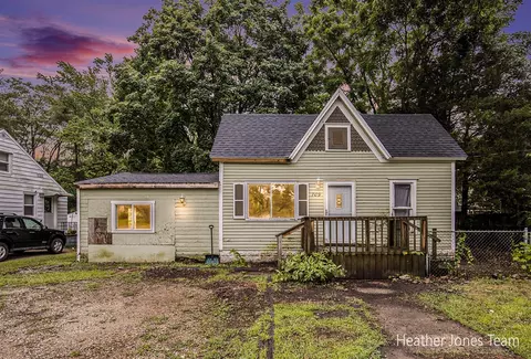 709 E Van Deinse, Greenville, MI 48838