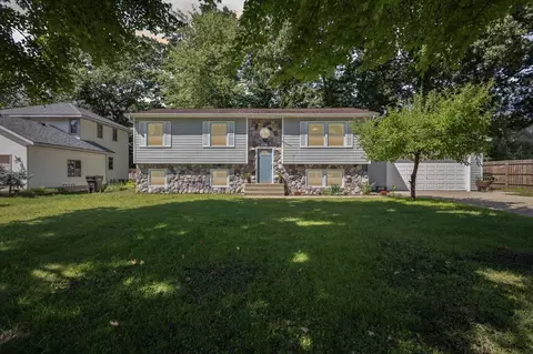 2477 Oak Frst, Holland, MI 49424