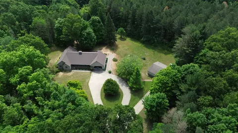 65563 32nd, Lawton, MI 49065