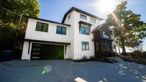 10 Grand, Grand Haven, MI 49417