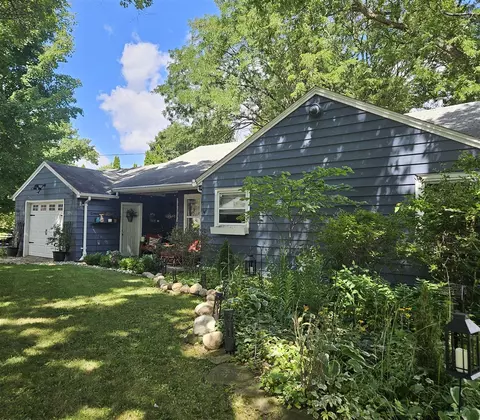 325 W Marshall, Hastings, MI 49058