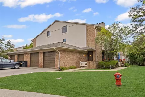 6716 Maple Lks, West Bloomfield, MI 48322