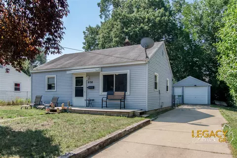 858 33rd, Wyoming, MI 49509
