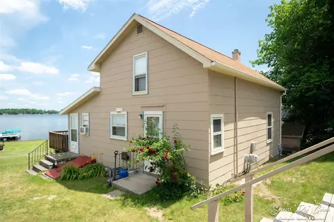 2802 Cottage, Orleans, MI 48865