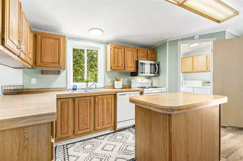 Kitchen - 11842 S Warner, Grant, MI 49327 photo 1 of 3