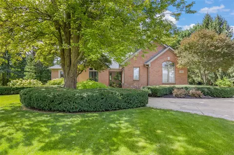 726 Berwick #231, Highland, MI 48357