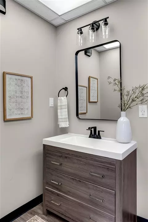 Bath - 739 Root, Belding, MI 48809 photo 4 of 4