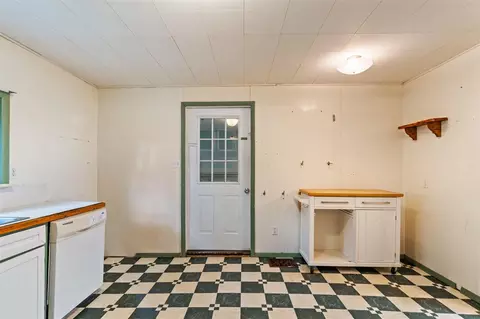 Kitchen - 124 Broad, Brooklyn, MI 49230 photo 6 of 6