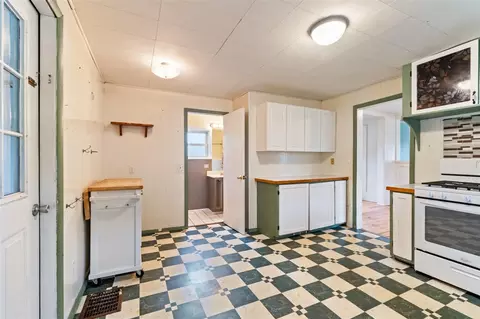 Kitchen - 124 Broad, Brooklyn, MI 49230 photo 5 of 6